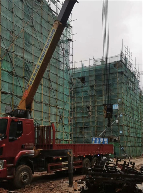 七里河区“慢工细活”—— 吊车的 “微动控制” 技术